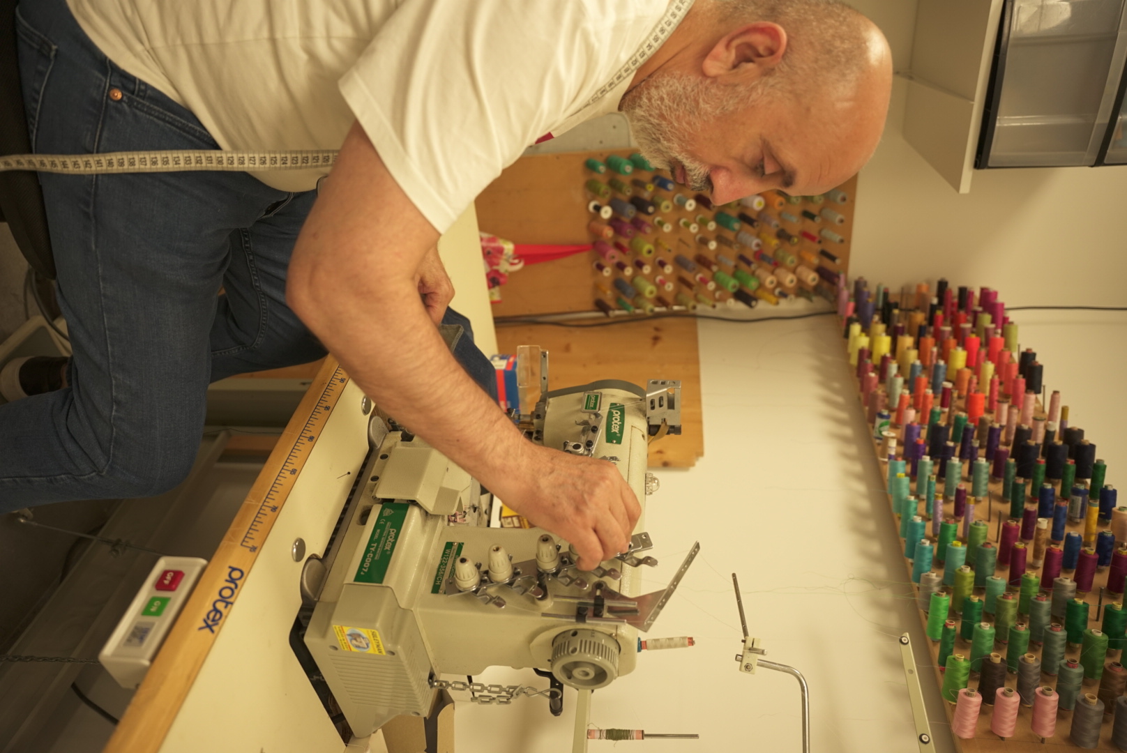 Zakelijke kledingreparatie werkplaats